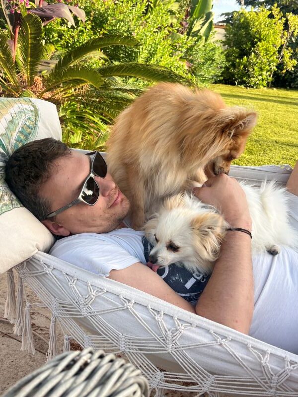 Fabien le mari avec fox et lily Fabien le mari avec fox et lily