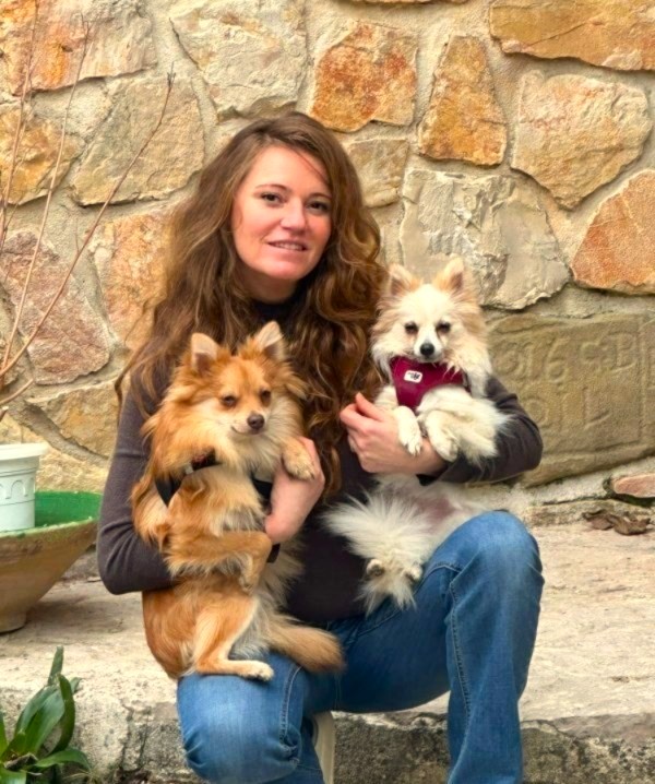 Solenna fondatrice de la pension canine avec Fox et Lily à Cagnes sur Mer 06